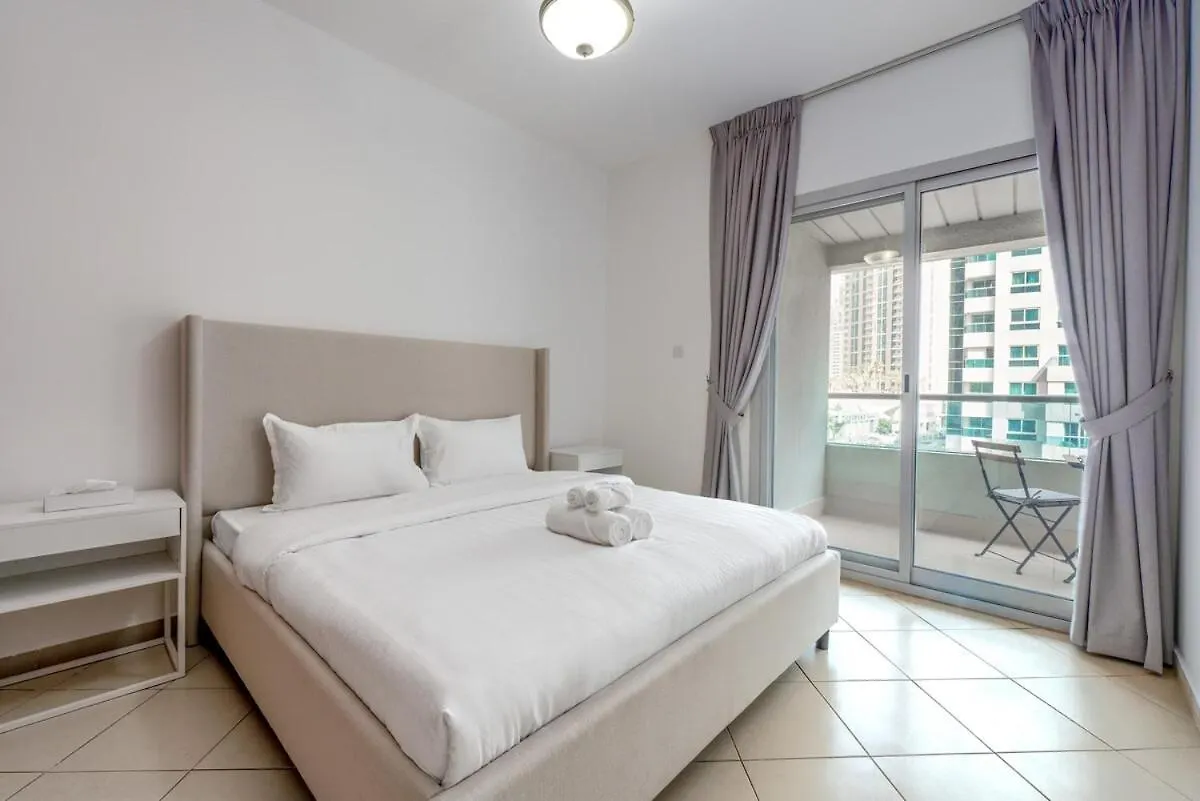 Apartment Close To Metro In Dubai Marina