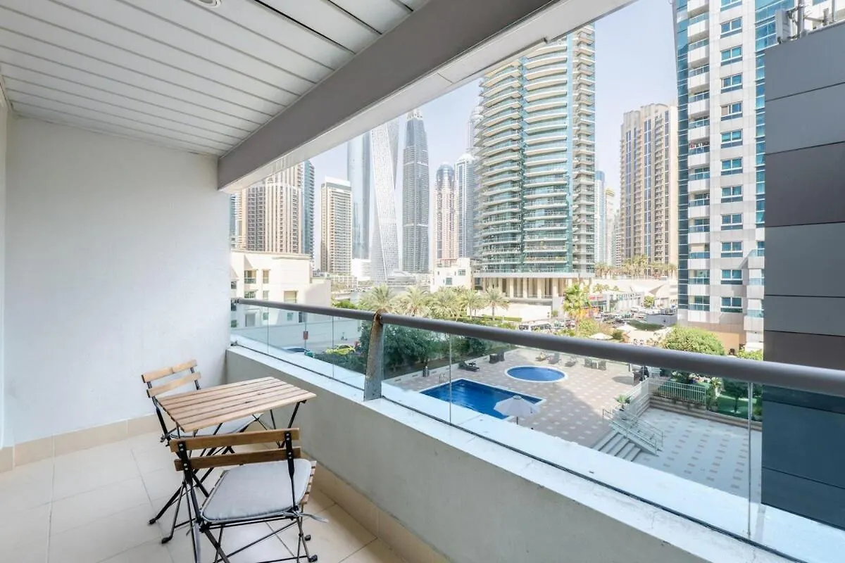 Apartment Close To Metro In Dubai Marina