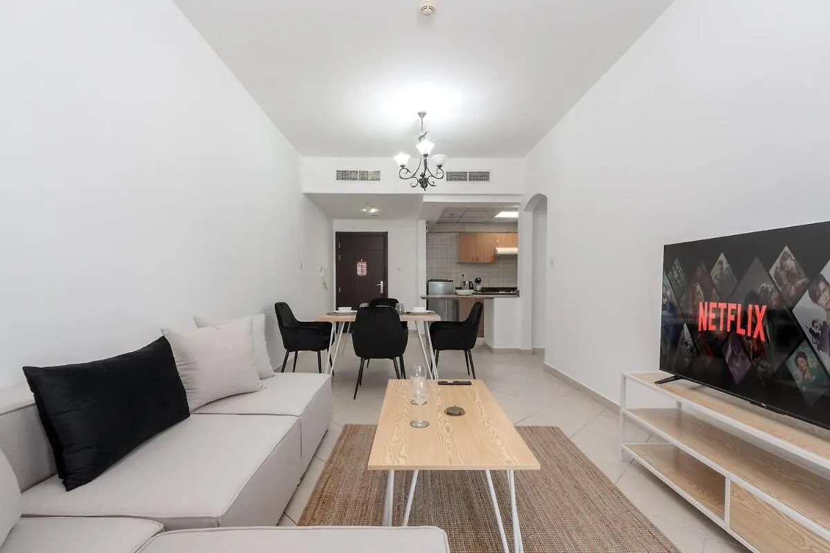 Apartment Close To Metro In Dubai Marina