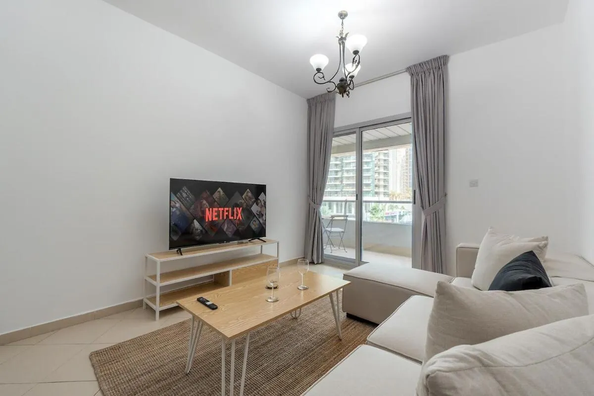 Apartment Close To Metro In Dubai Marina