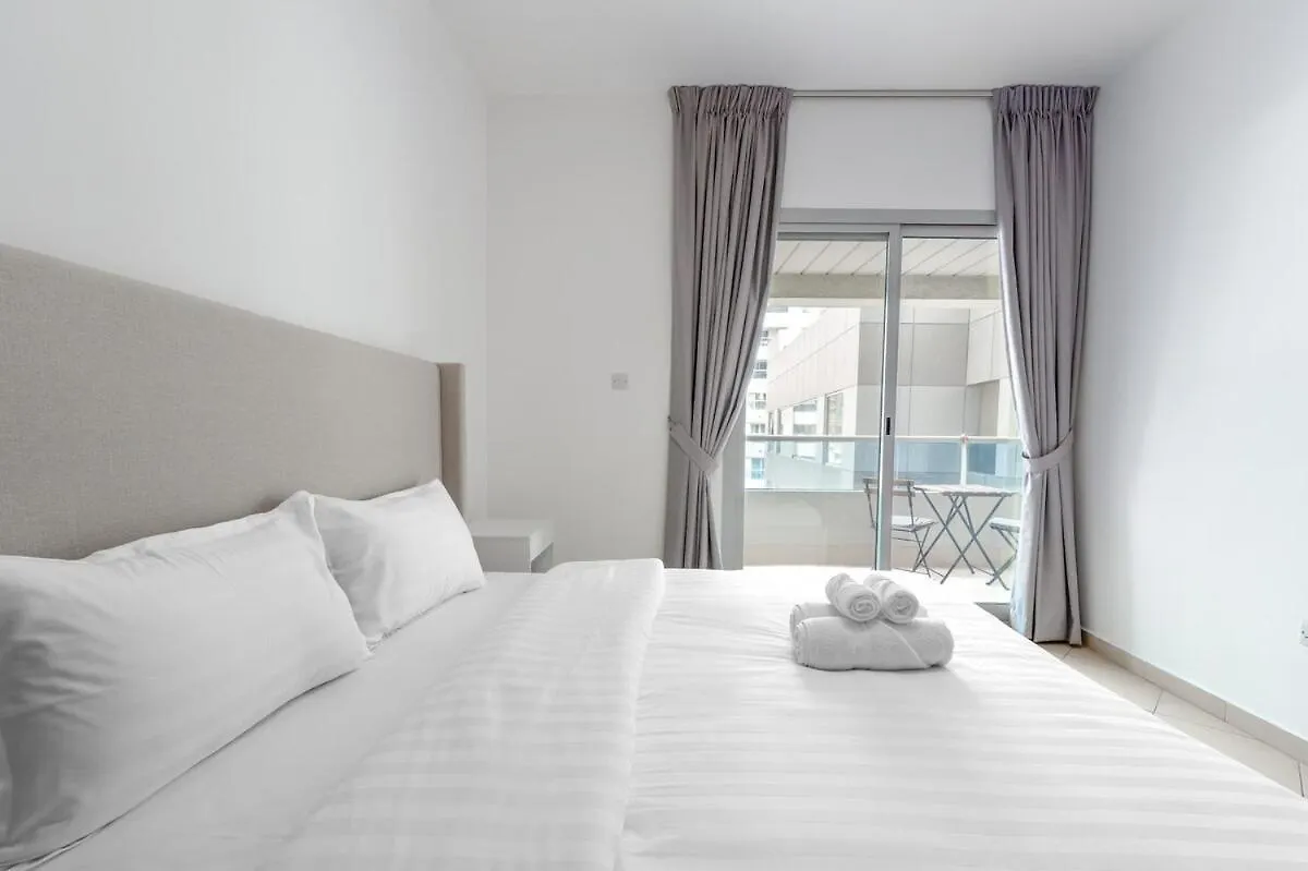 Apartment Close To Metro In Dubai Marina