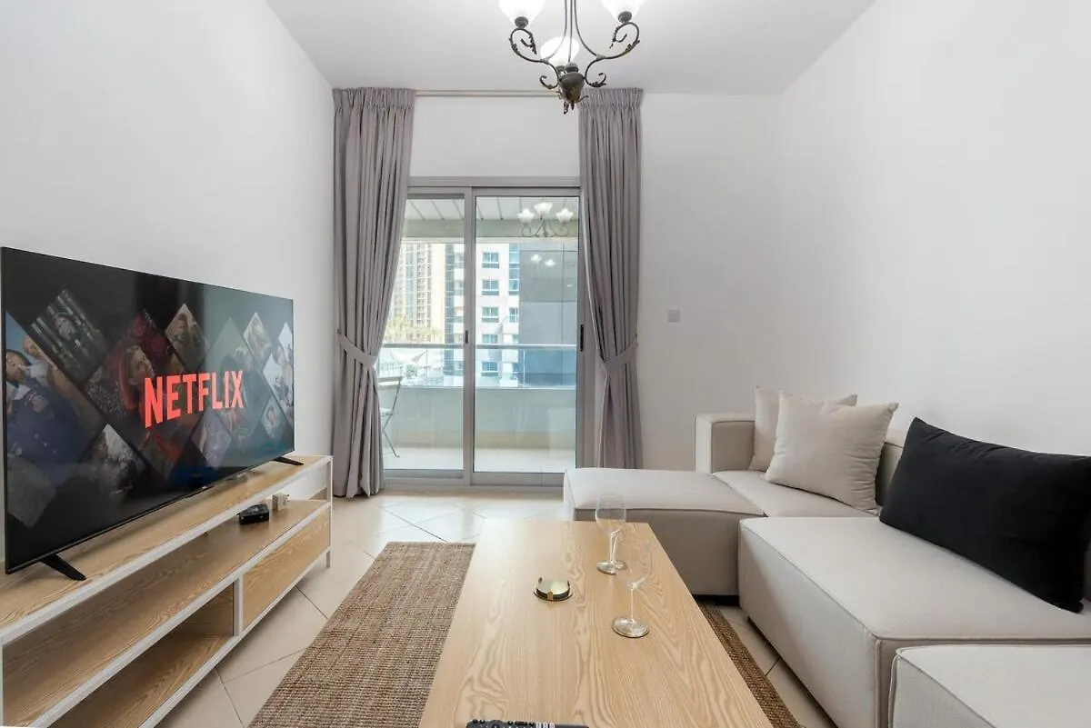 Apartment Close To Metro In Dubai Marina